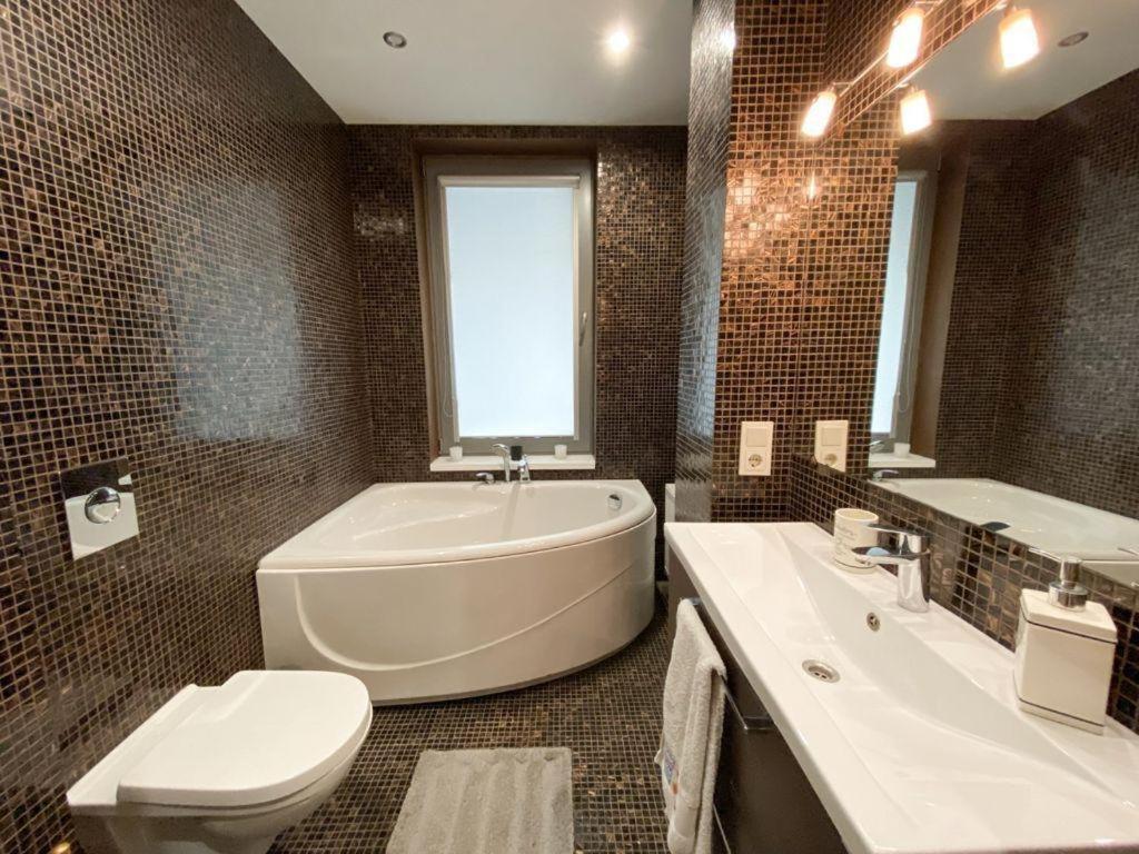 Old Town Apartment With Private Elevator Riga Luaran gambar